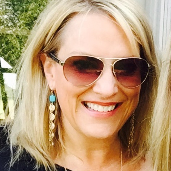 Meet your Posher, Kelle - Picture 1 of 1